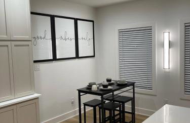 Downtown New 3 Story Sleeps 14 - Foto 26