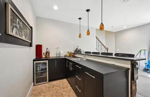 4BR Home close to Airport - Foto 15