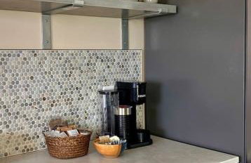 1 bed with washer dryer in unit, soaker tub near Field of Dreams - Foto 9