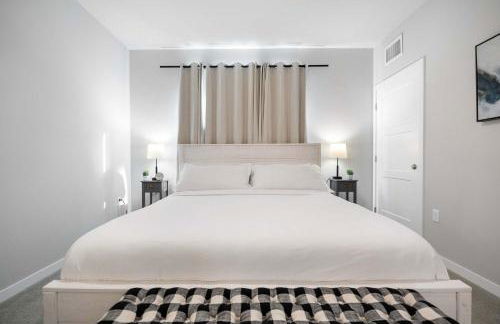 Pool & Fitness Room Near University Park - Covered Parking - Foto 46