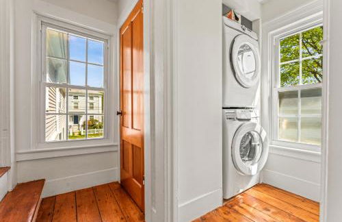 Historic Mystic Home, Walk to Seaport and Downtown - Foto 16