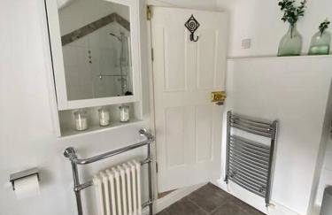 1750's cottage with open fire and beams - Foto 41