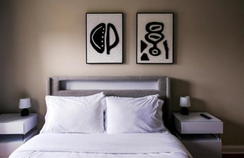 Sleeps 22 • Modern Multi-Unit • Gym • Workspaces - Photo 37