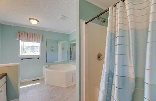 Family Home and Fire Pit and Deck, 11 Miles to Beach! - Foto 19