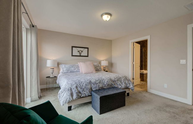 Marbella Lane Executive Townhome, 20 mins to Boulder - Photo 24