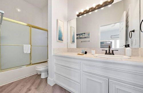 Jaw-dropping bayfront home with panoramic water views, boat slip, and cowboy pool - Foto 29