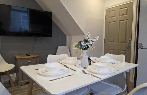 #18 Anfield 5 min walk Sleeps 7 4BR 5Bed 3Bathrms - Photo 46