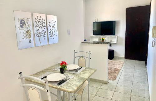 APT-10 Completo Com Ar-Condicionado Garagem Predio Central Perto de tudo - Foto 13