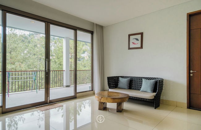 Mentari Hill View 8 BR heated pool and movie room - Photo 36