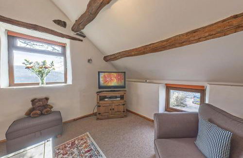 Beautiful 16th Century Ty Cerrig Cottage, set in stunning grounds with great views - Photo 11