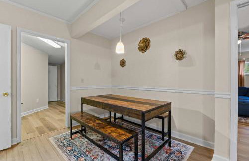 The Mid-Century Hub Close to Everything - Photo 7