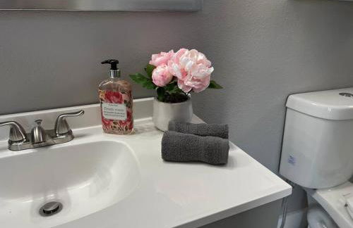 4BR Family Home, Private Pool & BBQ, Near Strip - Foto 22