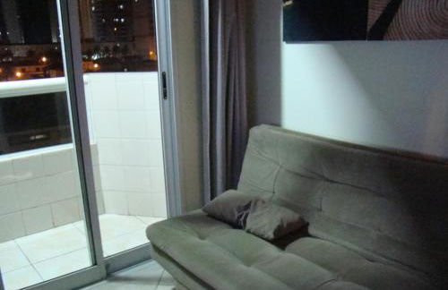 Apto Com Sacada e Ar Condicionado a 2 minutos da Praia - Foto 7