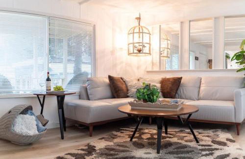 Stylish and Spotless Beach Getaway - Foto 8