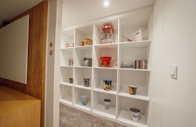 Pool Cinema Villa by Vacationy - Photo 62