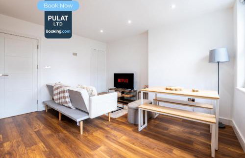 3BR Flat By Pulat Short Lets & Serviced Accommodation London With Pool Table, SmartTV & AC - Foto 19