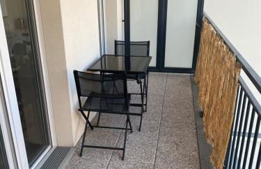 BEAU STUDIO NEUF AVEC TERRASSE - Foto 1