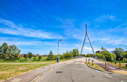 Stylish Apartment with Balcony, Free Parking, Fast Wifi and Smart TV with Sky and Netflix by Yoko Property - Foto 25