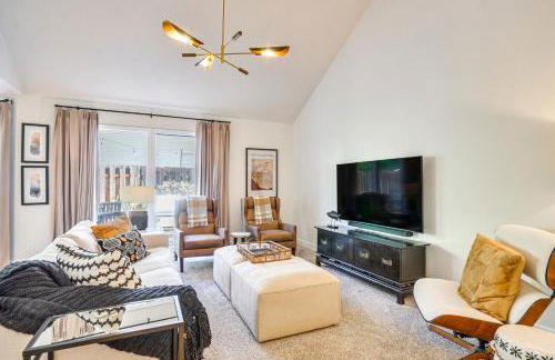 Near Shops and Cafes Beaverton Haven with Luxe Decor! - Foto 1