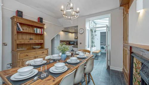 Character Townhouse in Town Centre & Superb Views - Foto 1