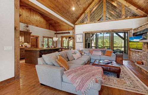 Copperline Lodge - Luxury Creekside Retreat - Creekside Views, Hot Tub, Game Room, Outdoor Fireplaces, Chef Kitchen, Fire Pit - - Foto 8