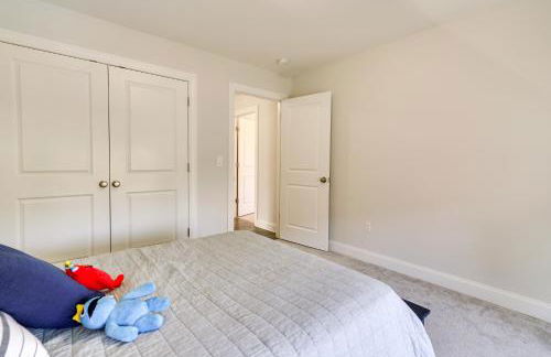 Sleek Long Branch Vacation Rental with Pool and Patio! - Foto 20