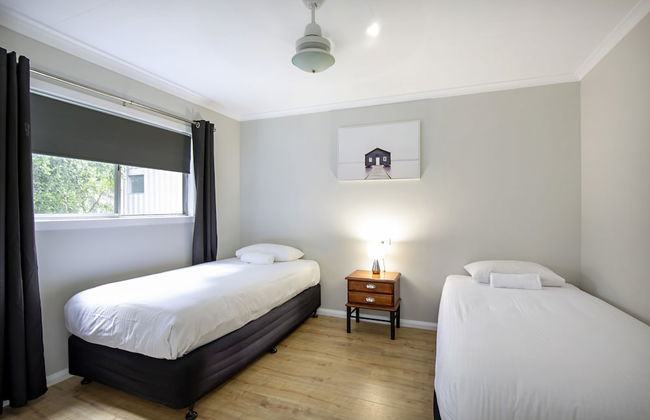 Bush Village Holiday Cabins - Photo 9