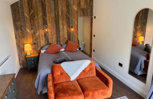 Luxury Spa Cabin with Outdoor Bath, Sauna & Fireplace - Foto 36