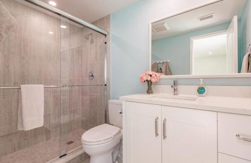 1055-607 Pond View High Rise with Remodeled Kitchen - Foto 34