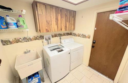 Dream Vacation Home w Heated Pool Close to Beaches Clearwater St Pete Quiet with Big Backyard - Foto 50