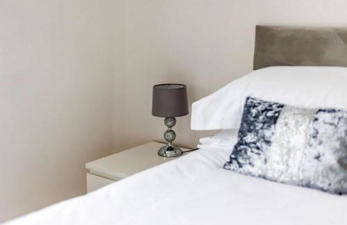 Ocean Breeze - Stunning Harbour Views from Private Balcony - Photo 15