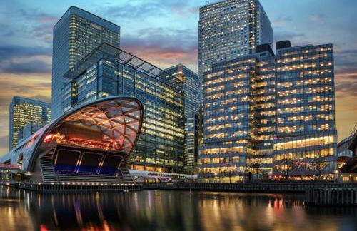 Canary Wharf Riverside Flat - Balcony - DLR 2 mins - Fast WiFi - Sleeps 3 - Photo 8