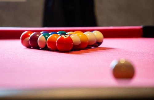 Getaway Accommodation with Pool Table and Jacuzzi! - Foto 15