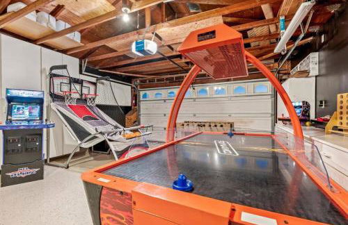 Majestic Lux Home with Heated Pool and Spa! - Foto 46