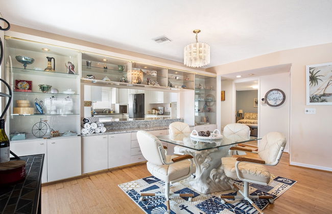 232 South Harbor Upstairs 3 Bedroom Apts by RedAwning - Photo 11