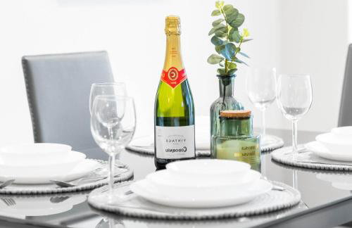 Four Bed House - Sleeps 7 - Garden - Parking - Smart TV 6COK - Photo 14