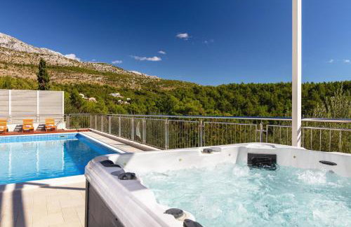 Luxury Villa Lovric with private heated pool, Jacuzzi, Sauna and private tavern - Foto 13