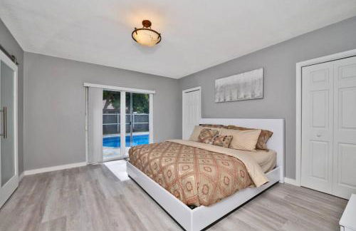 Spacious 4 bedrooms, 2 bathroom house with pool - Photo 35