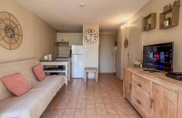 Joli T2, à 400m à pied de la mer - Piscine privée - Foto 9