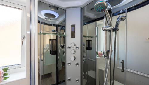 Luxury House by Etihad and Coop Arena - Foto 3, Shower