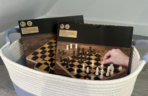 Sunny 2-Bedroom Coastal Stay with Free Parking - Foto 23