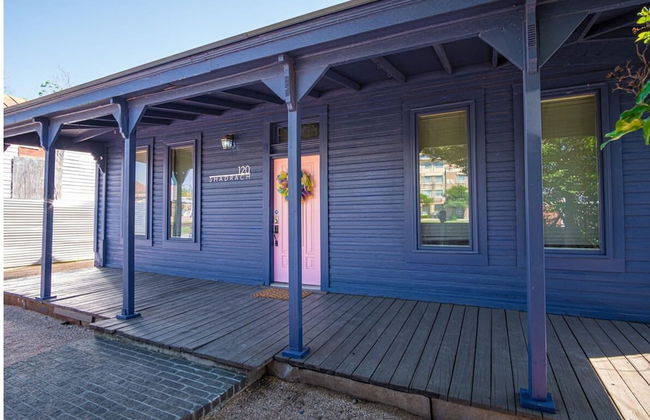 Stunning 3BR 2BA Haven in Downtown s Heart - Foto 21