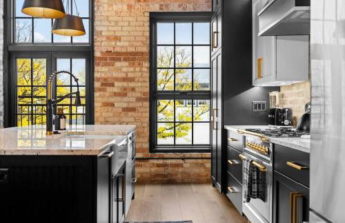 Luxury TC Loft: Historic Condo! - Foto 3