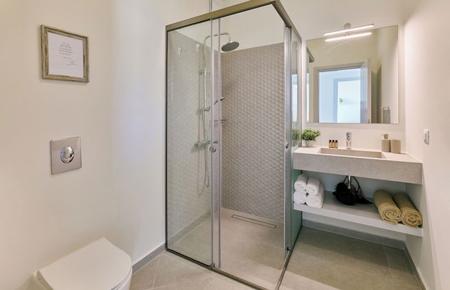 Beach Sand Villas - Beachfront Rooftop Pool - Photo 20