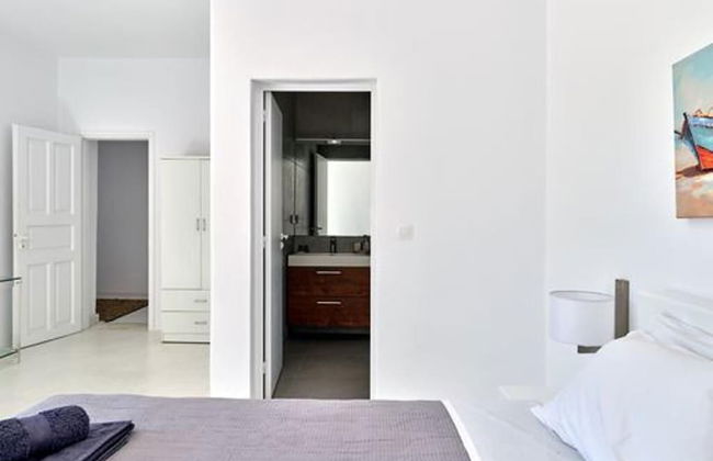 Stunning Villa With Panoramic View - Photo 6