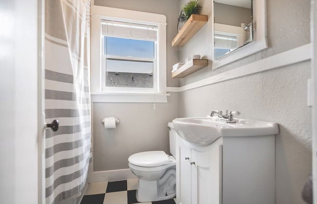 Walk to the waterfront The Cozy Cottage - Photo 10