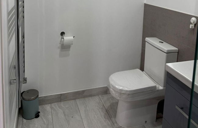 4 Bed Cottage in Surrey - Foto 13