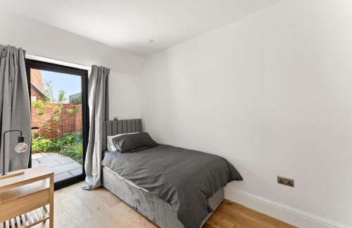 3 Bed House near Purley, by ARP Homes, Free Parking, Ideal for Long Stays & Insurance Bookings - Foto 14