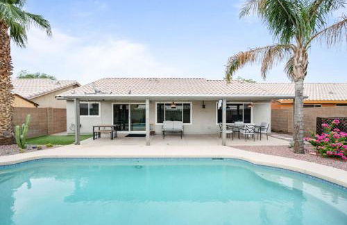 Sunkissed Private Pool 3BR Oasis w Outdoor Lounge - Foto 49