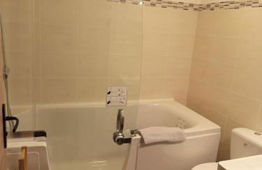 Cosy appartement RDC-terrasse et parking privé - Foto 15